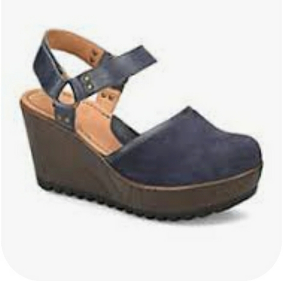 Blue Suede b.ø.c Rina Wedge - Picture 2 of 4